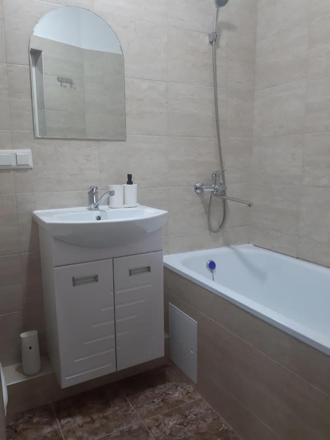 شقة Aura On Sydykova Street 290 بيشكيك المظهر الخارجي الصورة
